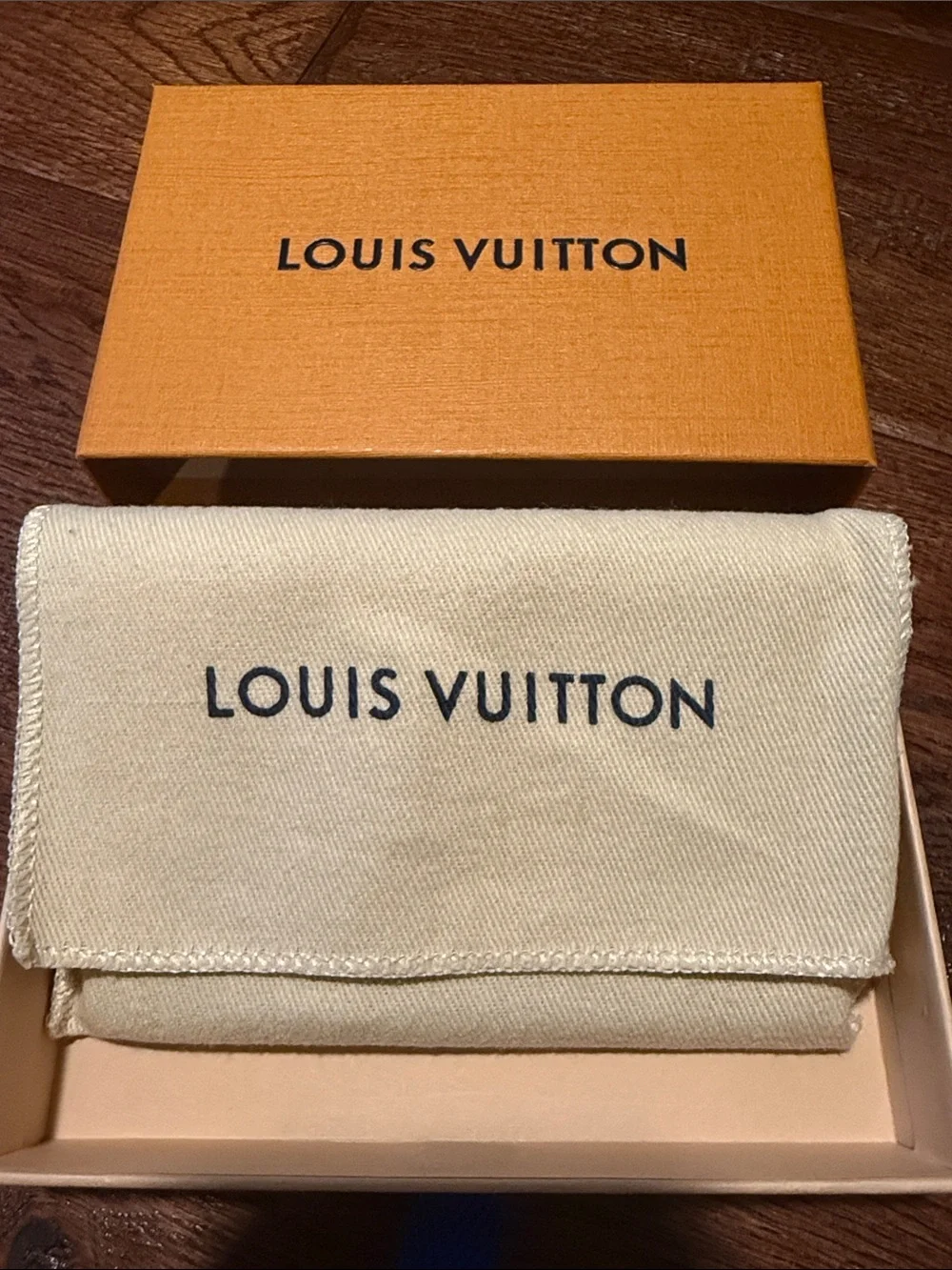 Louis Vuitton compact louis